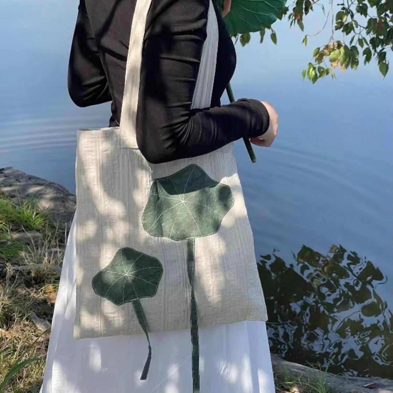 Water lily tote bag