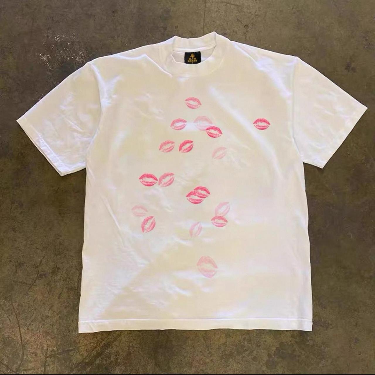 Pink lip print tee