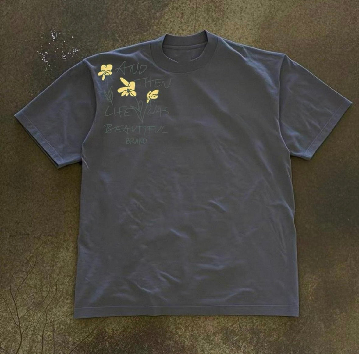 Grey Flower standard tee