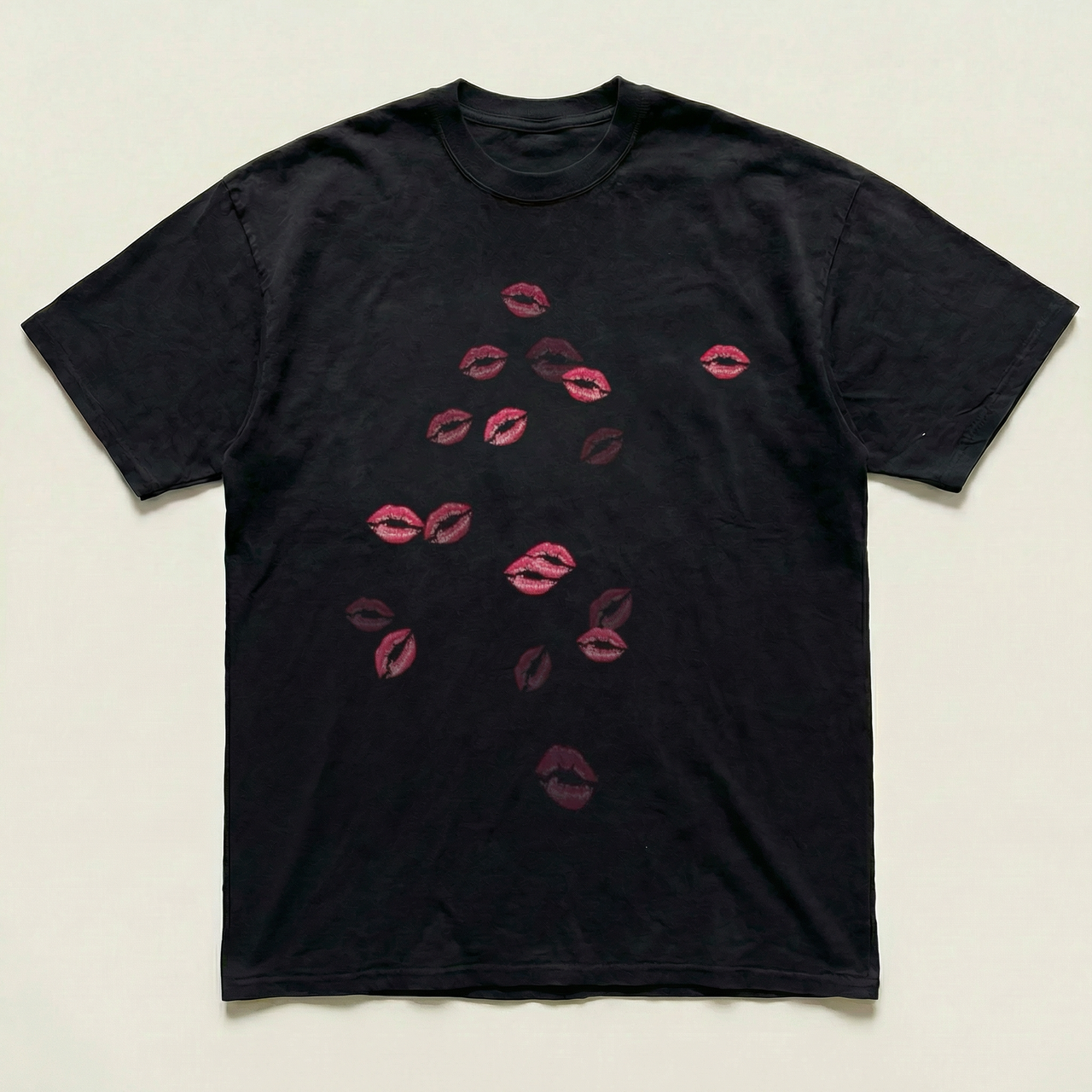 Camiseta gruesa con estampado de labios negros