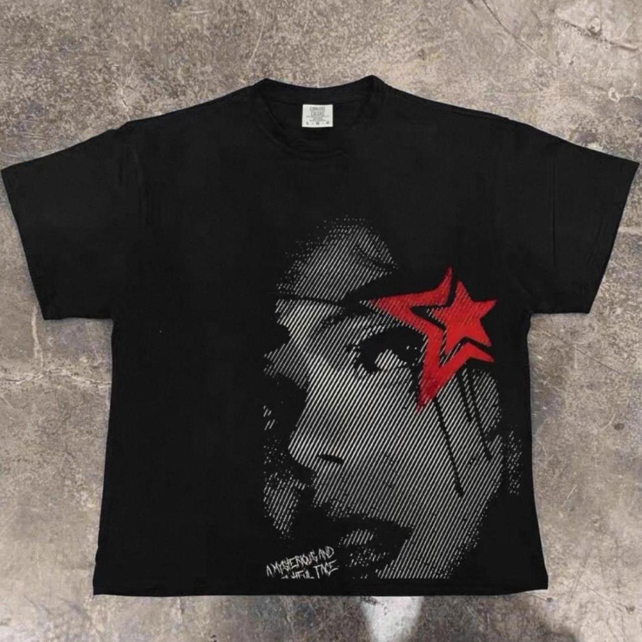 Black red star tee