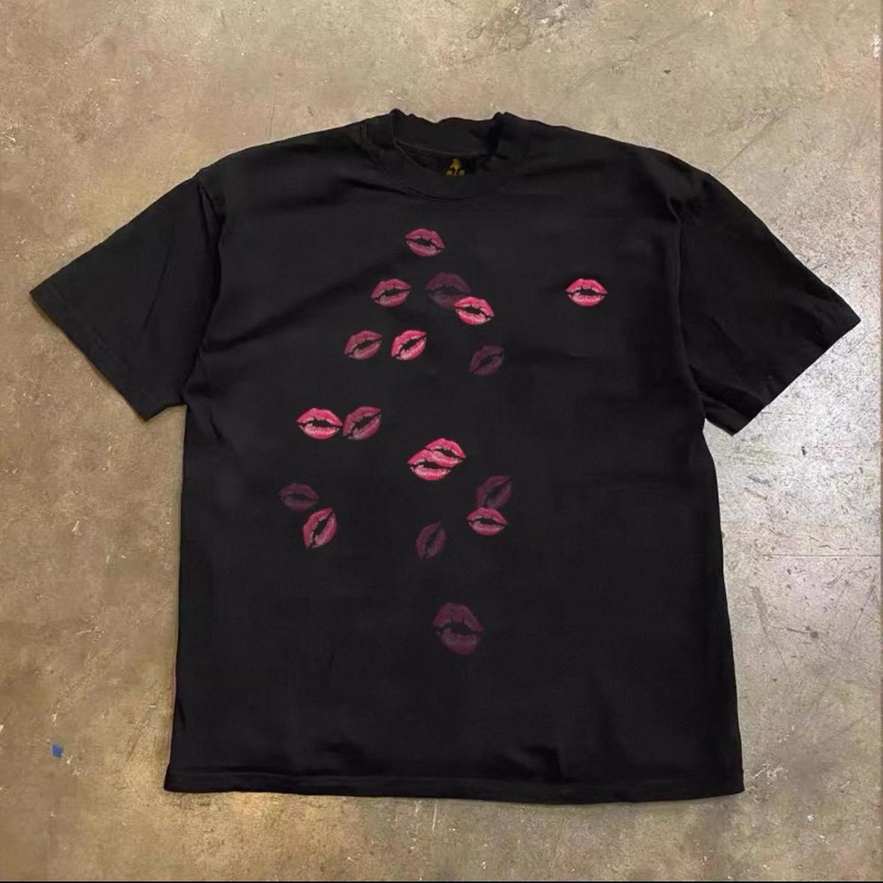 Black lip print tee