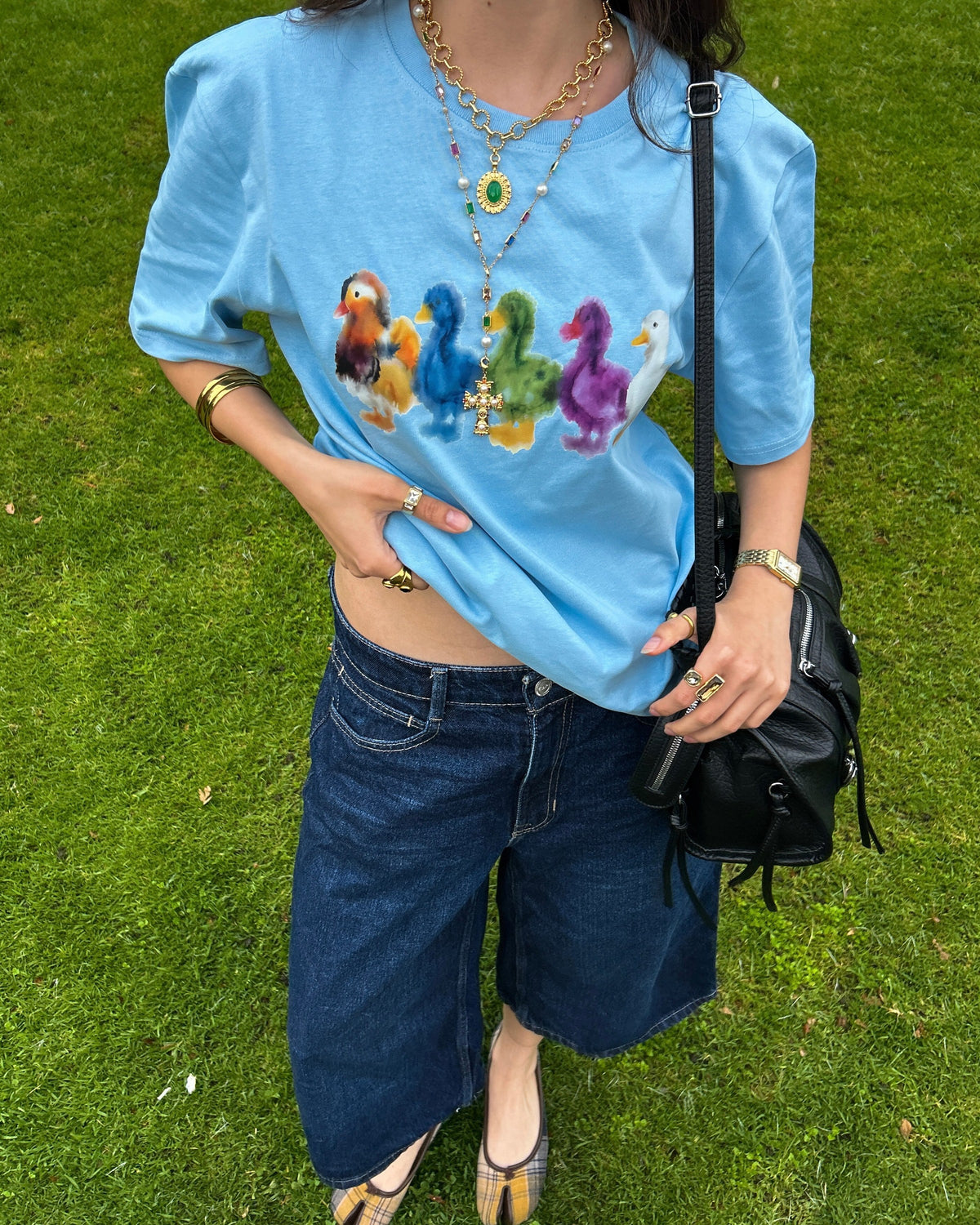 Baby blue Duck crossing heavyweight tee | Camille, 163cm / 5'4", wearing size Small (Classic Fit)