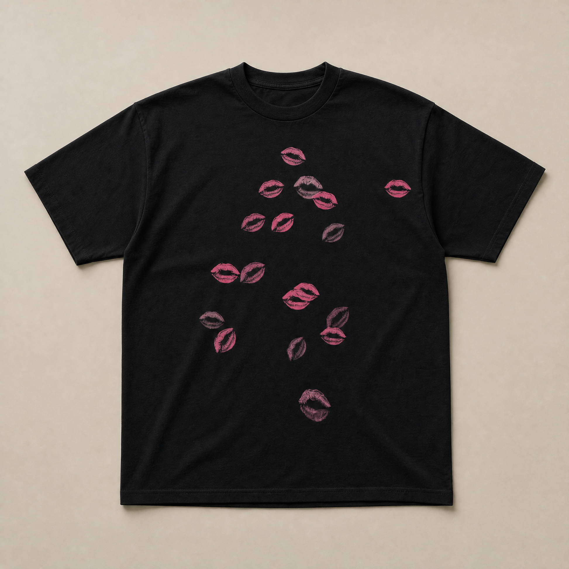 Black lip print tee