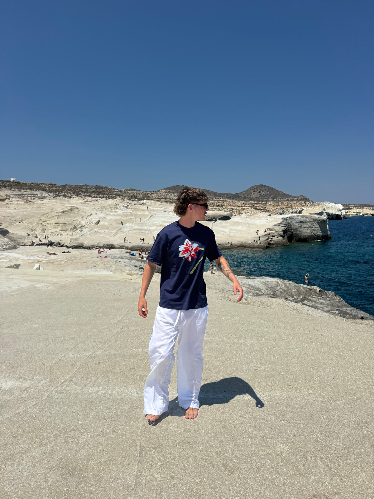 Blue hibiscus Heavyweight tee