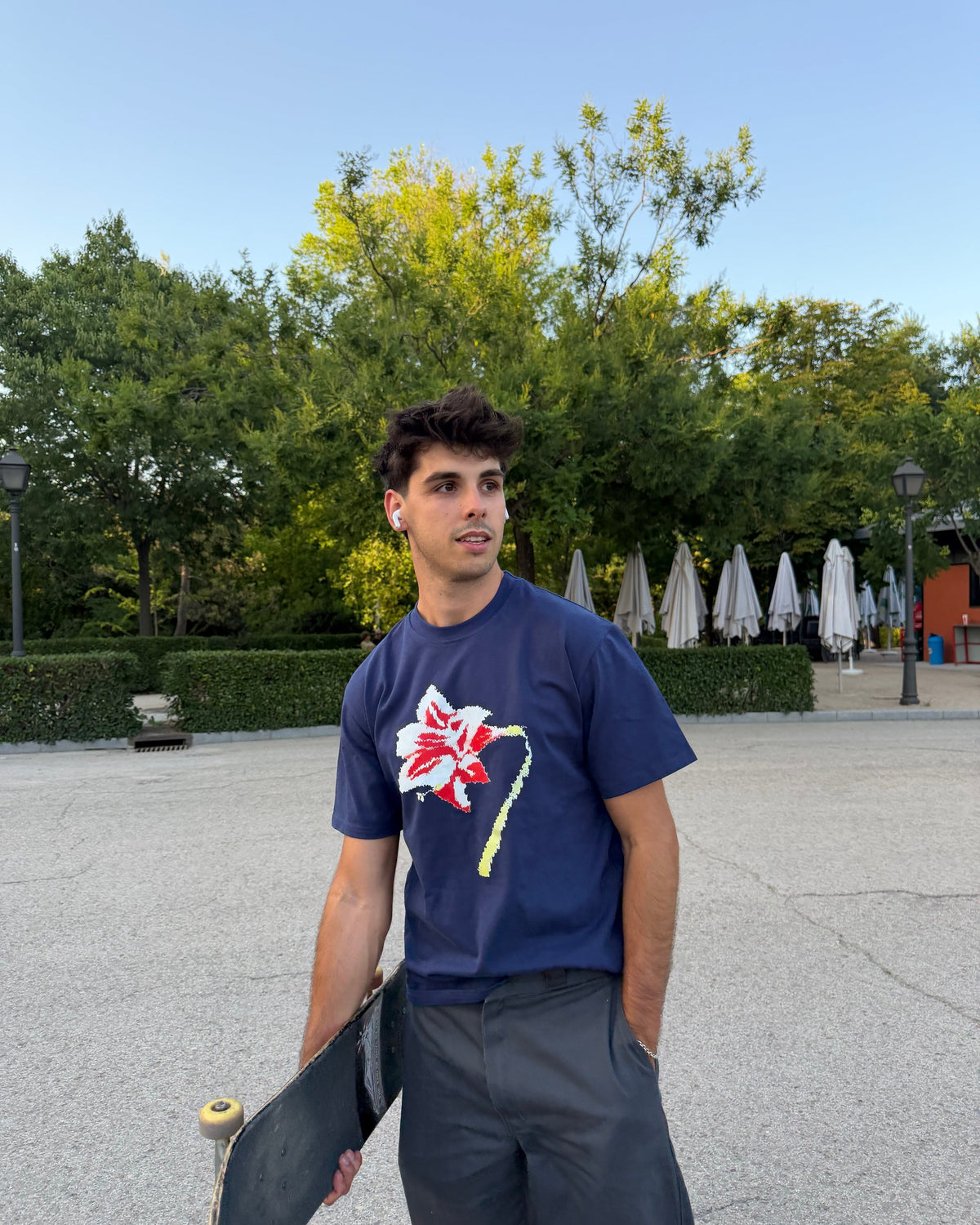 Blue hibiscus Heavyweight tee | Tiago, 183cm / 6'0", wearing size Medium (Classic Fit)