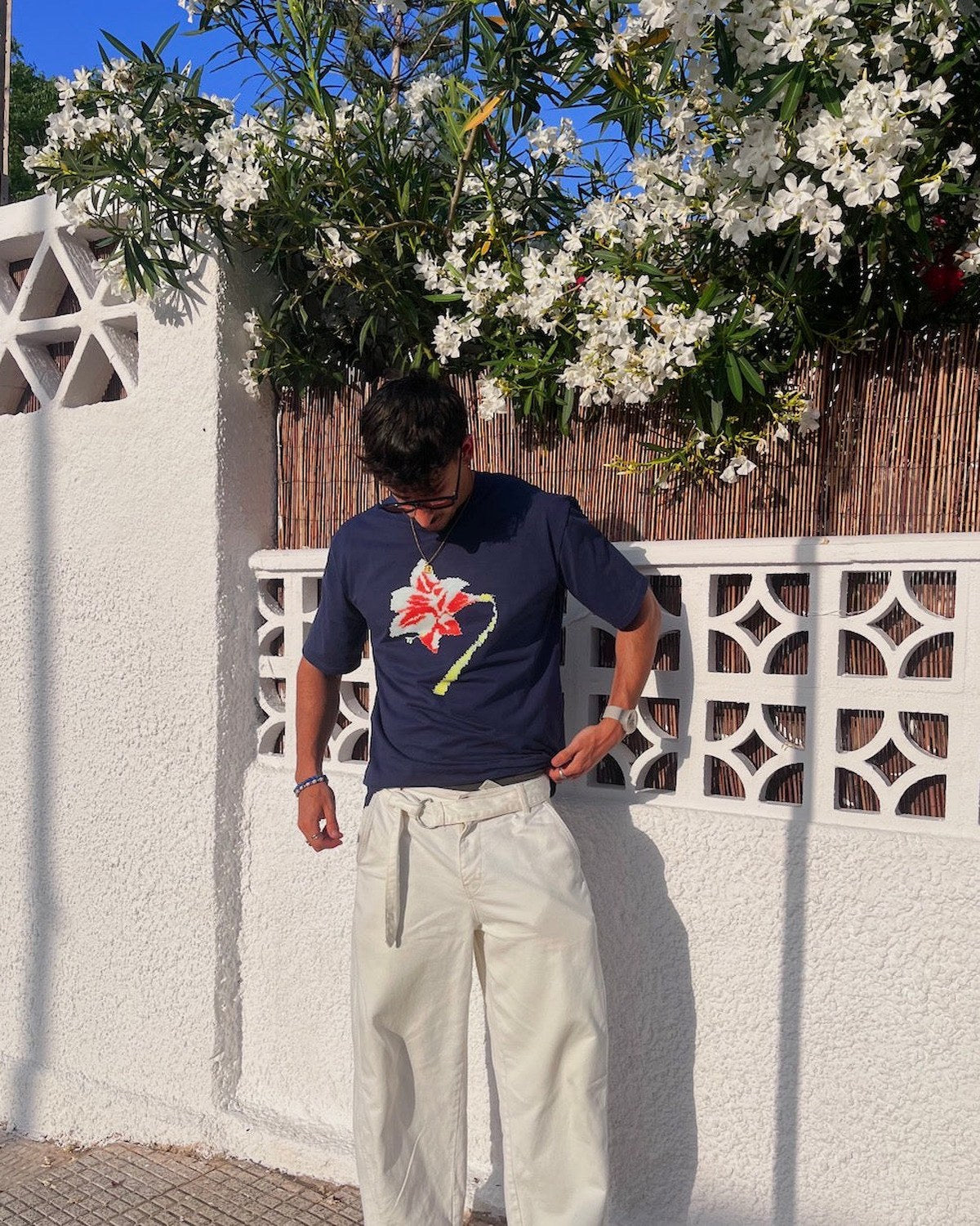Blue hibiscus Heavyweight tee | Guzman, 185cm / 6'1", wearing size Large (Classic Fit)