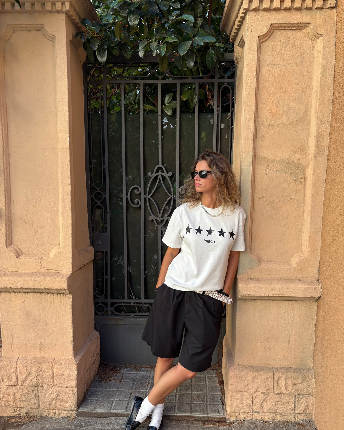 Five star heavyweight tee | Marianna, 168cm / 5'6", wearing size Small (Classic Fit)