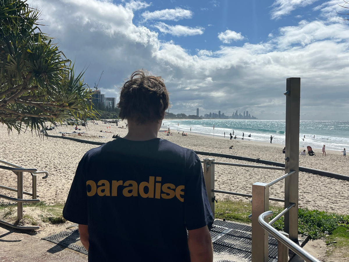 Navy chasing paradise heavyweight tee