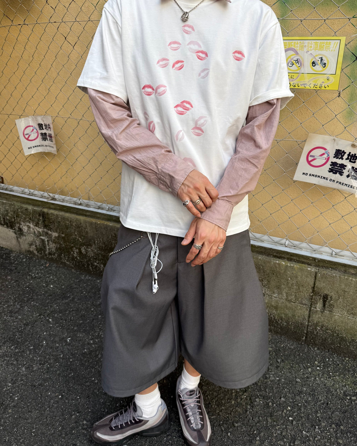 Pink lip print heavyweight tee | Kotaro, 175cm / 5'9", wearing size Medium (Classic Fit)