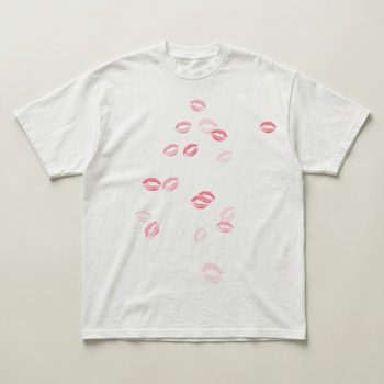 Pink lip print tee